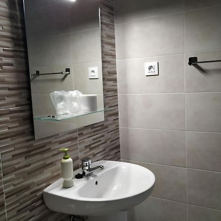 Hostal Cuatro Torres 马德里 外观 照片